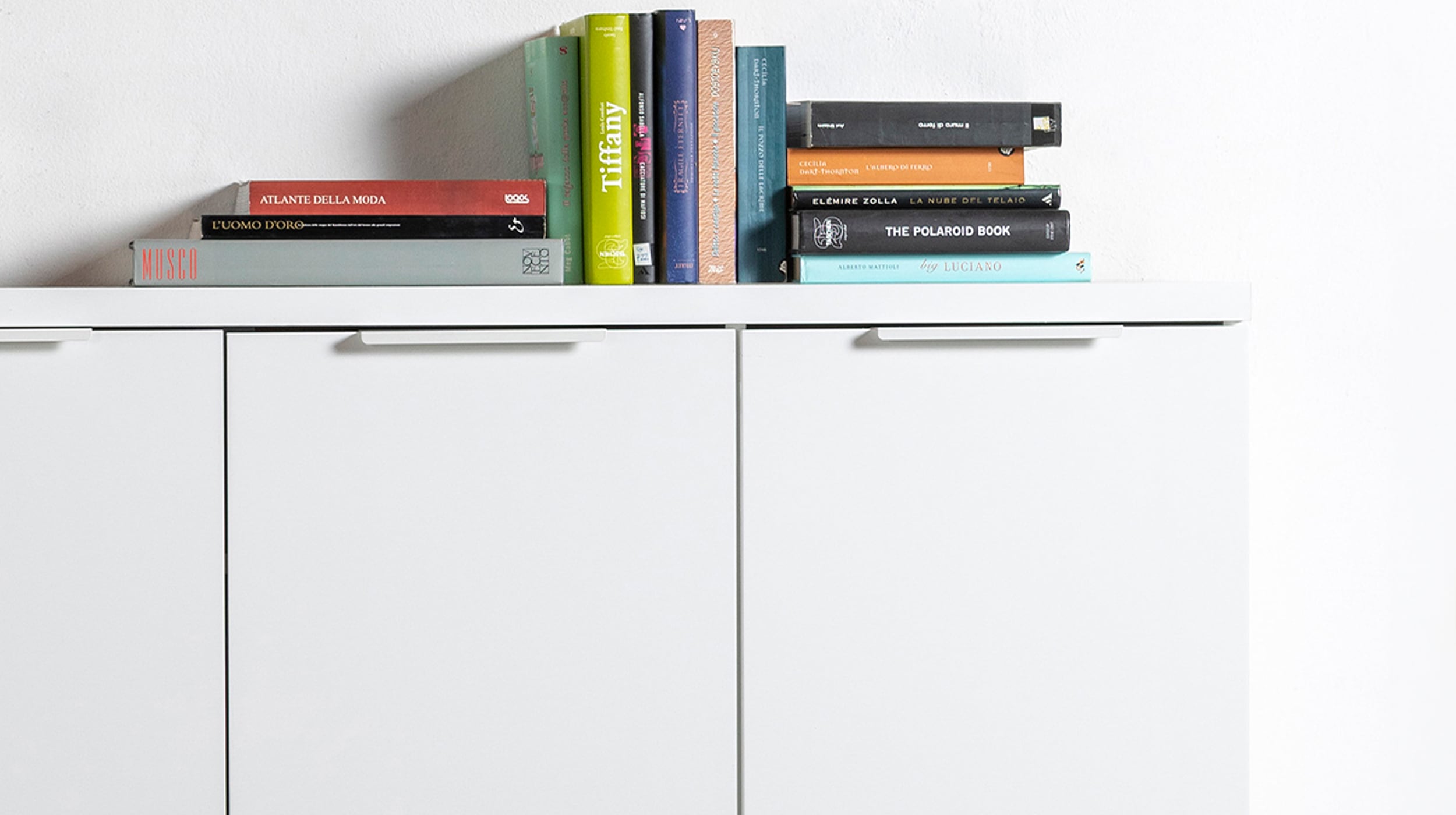 Kommode weiß hochglanz 120 cm 3-türig Metallgriffe - MUNDI